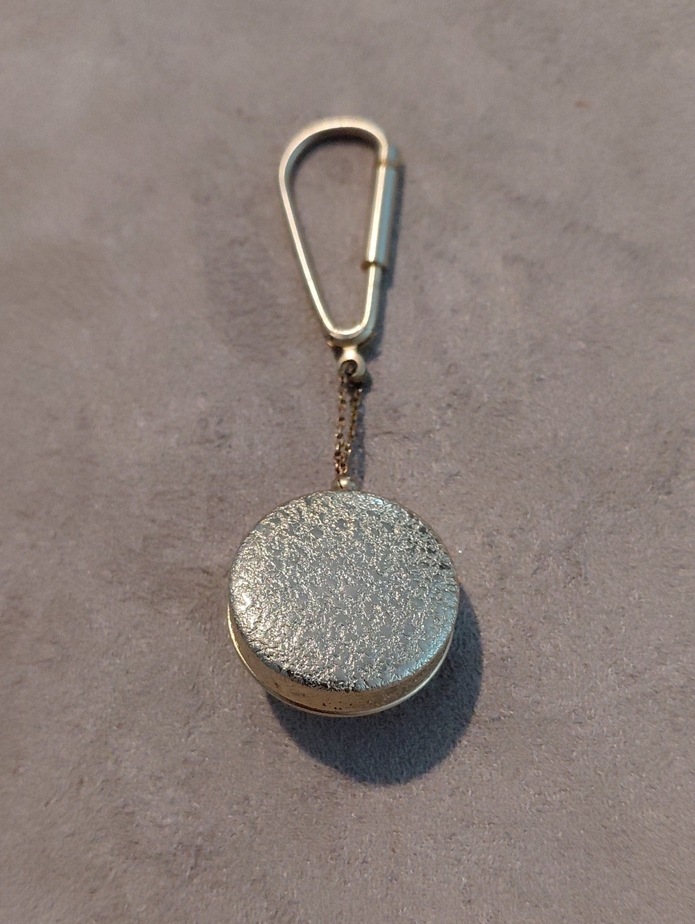 Gild-Tone Textured Round Retractable Keychain Charm